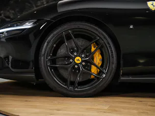 FERRARI Roma Spider 3.9 V8 T *ALL BLACK*Sitzbelüftung*JBL*