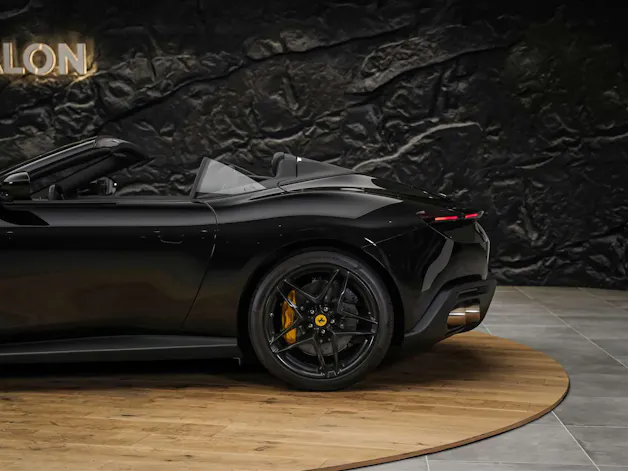 FERRARI Roma Spider 3.9 V8 T *ALL BLACK*Sitzbelüftung*JBL*