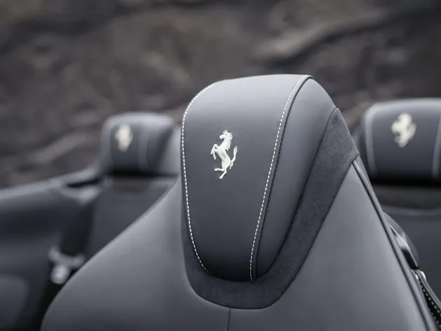 FERRARI Roma Spider 3.9 V8 T *ALL BLACK*Sitzbelüftung*JBL*