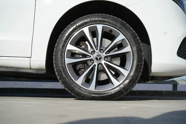 MERCEDES-BENZ V 250 d LANG TREND SPORT 4MATIC 9G-TRONIC l 190 PS