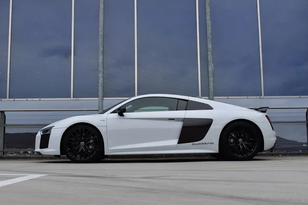 AUDI R8 COUPÉ 5.2 PLUS S-TRONIC CARBON l 611 PS