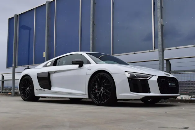 AUDI R8 COUPÉ 5.2 PLUS S-TRONIC CARBON l 611 PS
