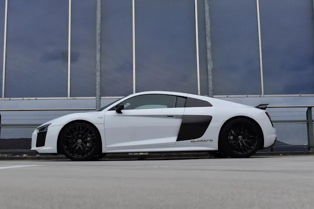 AUDI R8 COUPÉ 5.2 PLUS S-TRONIC CARBON l 611 PS