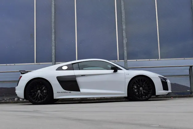 AUDI R8 COUPÉ 5.2 PLUS S-TRONIC CARBON l 611 PS