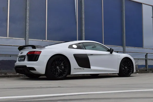 AUDI R8 COUPÉ 5.2 PLUS S-TRONIC CARBON l 611 PS
