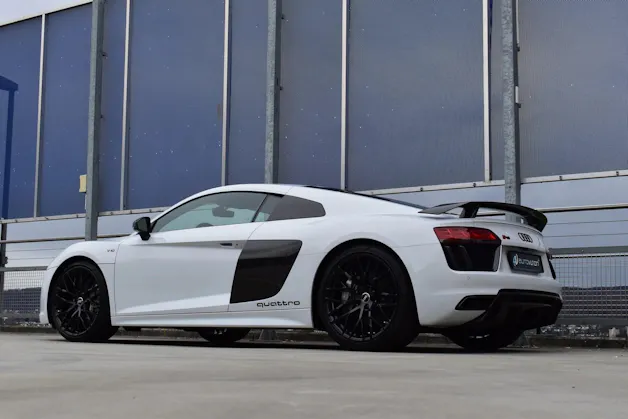 AUDI R8 COUPÉ 5.2 PLUS S-TRONIC CARBON l 611 PS