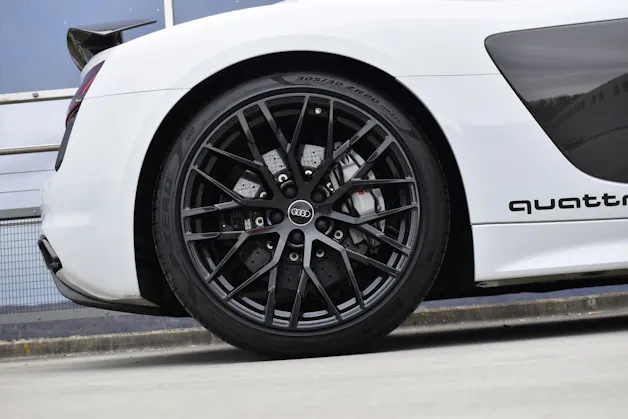 AUDI R8 COUPÉ 5.2 PLUS S-TRONIC CARBON l 611 PS