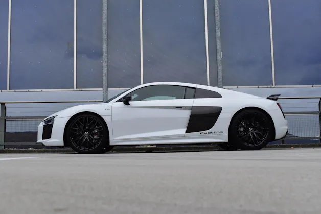 AUDI R8 COUPÉ 5.2 PLUS S-TRONIC CARBON l 611 PS