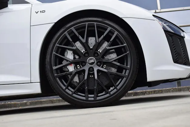 AUDI R8 COUPÉ 5.2 PLUS S-TRONIC CARBON l 611 PS