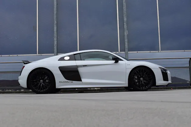 AUDI R8 COUPÉ 5.2 PLUS S-TRONIC CARBON l 611 PS