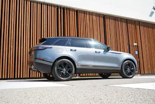 Land Rover RANGE ROVER VELAR R-DYNAMIK P 250 SE AUTOMATIC l 250 PS