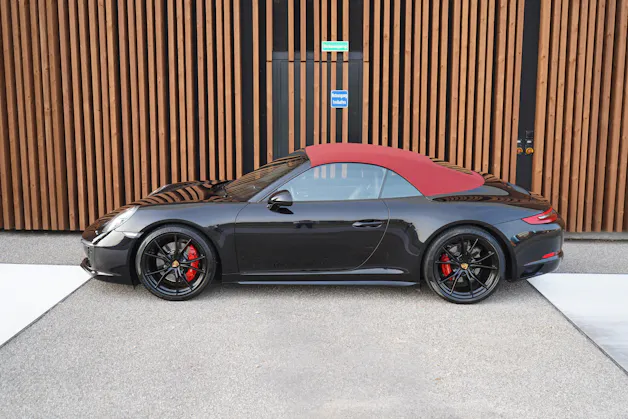 PORSCHE 911 CARRERA 4S BLACK CABRIO PDK l 420 PS
