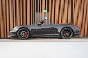 PORSCHE 911 CARRERA 4S BLACK CABRIO PDK l 420 PS