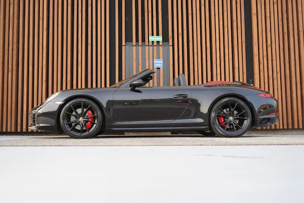 PORSCHE 911 CARRERA 4S BLACK CABRIO PDK l 420 PS