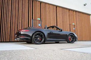 PORSCHE 911 CARRERA 4S BLACK CABRIO PDK l 420 PS