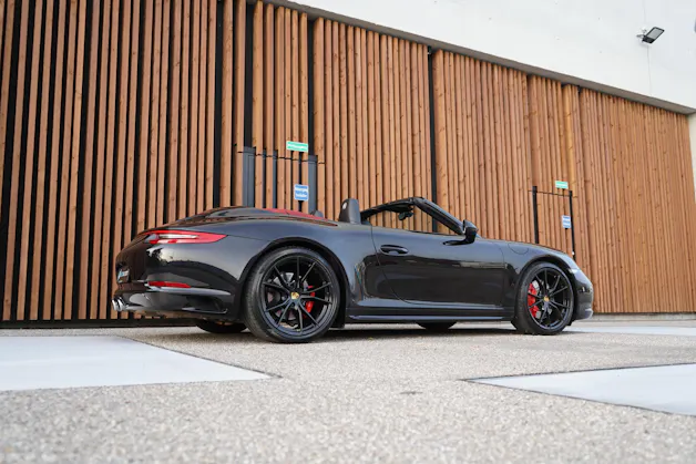 PORSCHE 911 CARRERA 4S BLACK CABRIO PDK l 420 PS