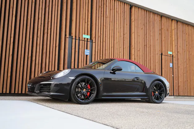 PORSCHE 911 CARRERA 4S BLACK CABRIO PDK l 420 PS