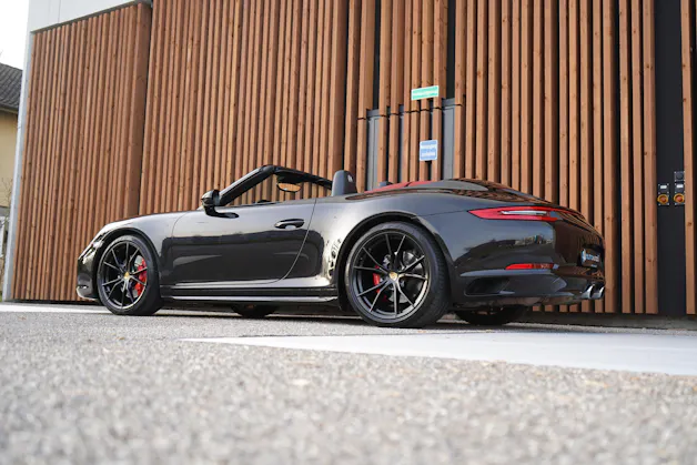 PORSCHE 911 CARRERA 4S BLACK CABRIO PDK l 420 PS