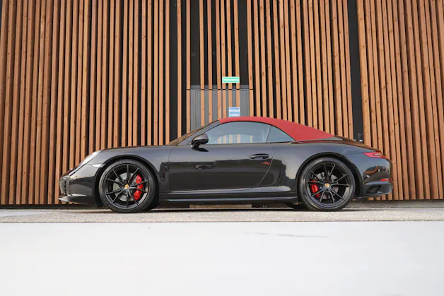 PORSCHE 911 CARRERA 4S BLACK CABRIO PDK l 420 PS