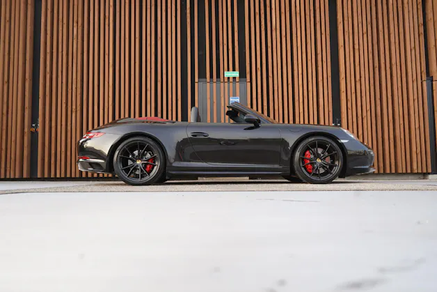 PORSCHE 911 CARRERA 4S BLACK CABRIO PDK l 420 PS