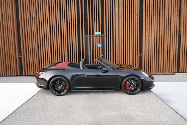 PORSCHE 911 CARRERA 4S BLACK CABRIO PDK l 420 PS