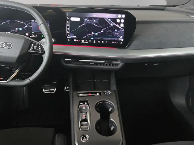AUDI Q4 e-tron SUV quattro performance Swiss Ski