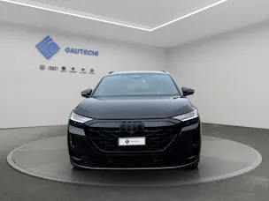 AUDI Q4 e-tron SUV quattro performance Swiss Ski