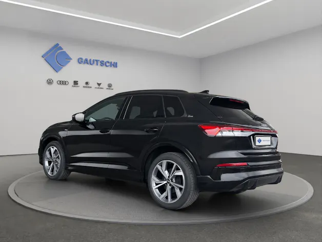 AUDI Q4 e-tron SUV quattro performance Swiss Ski