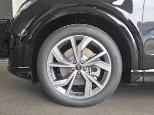 AUDI Q4 e-tron SUV quattro performance Swiss Ski