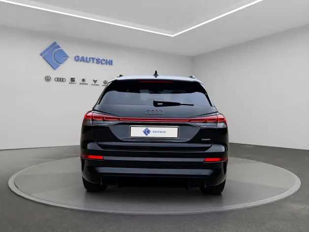 AUDI Q4 e-tron SUV quattro performance Swiss Ski