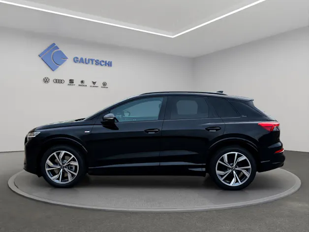 AUDI Q4 e-tron SUV quattro performance Swiss Ski