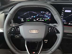 AUDI Q4 e-tron SUV quattro performance Swiss Ski