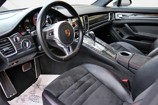 PORSCHE Panamera GTS 4.8 PDK