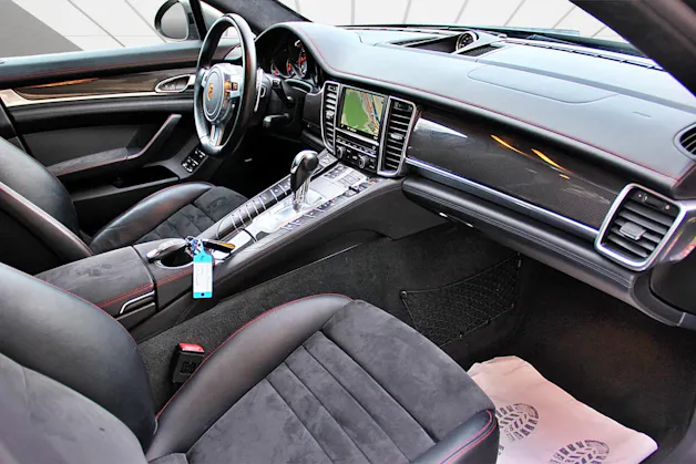 PORSCHE Panamera GTS 4.8 PDK