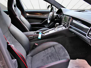 PORSCHE Panamera GTS 4.8 PDK