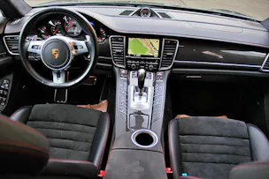 PORSCHE Panamera GTS 4.8 PDK
