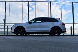 PORSCHE CAYENNE TURBO BLACK l 500 PS