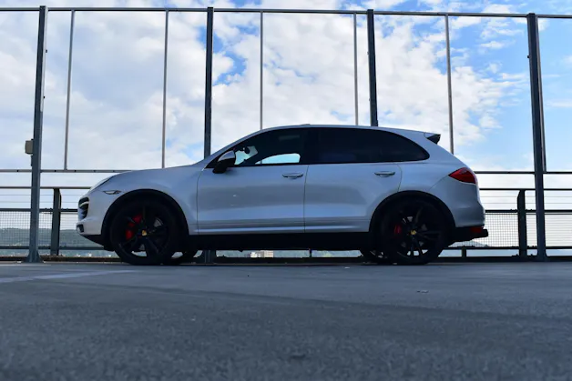PORSCHE CAYENNE TURBO BLACK l 500 PS