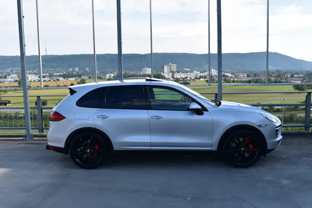 PORSCHE CAYENNE TURBO BLACK l 500 PS