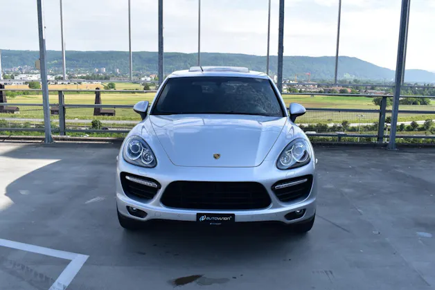PORSCHE CAYENNE TURBO BLACK l 500 PS