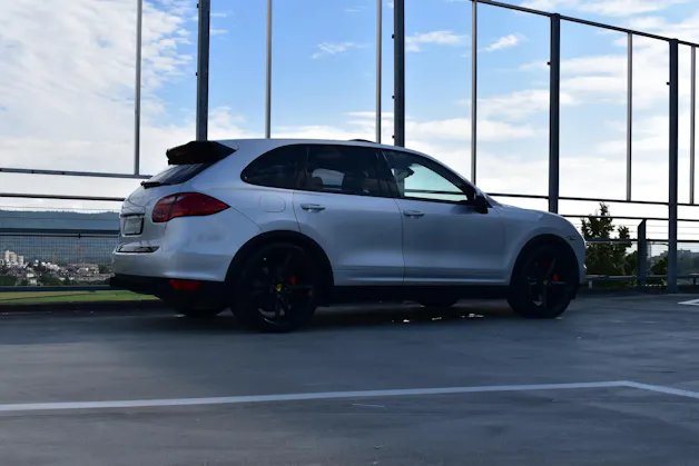 PORSCHE CAYENNE TURBO BLACK l 500 PS