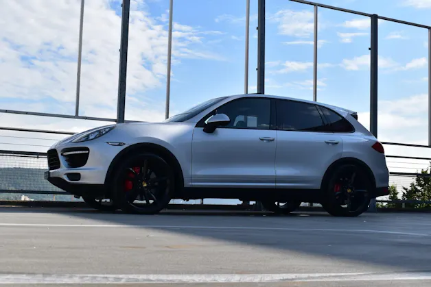PORSCHE CAYENNE TURBO BLACK l 500 PS