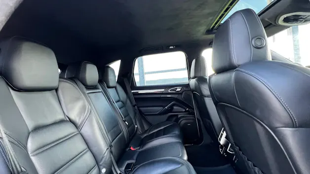 PORSCHE CAYENNE TURBO BLACK l 500 PS