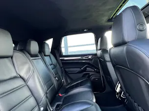 PORSCHE CAYENNE TURBO BLACK l 500 PS