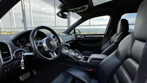 PORSCHE CAYENNE TURBO BLACK l 500 PS