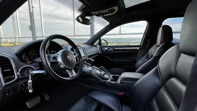 PORSCHE CAYENNE TURBO BLACK l 500 PS