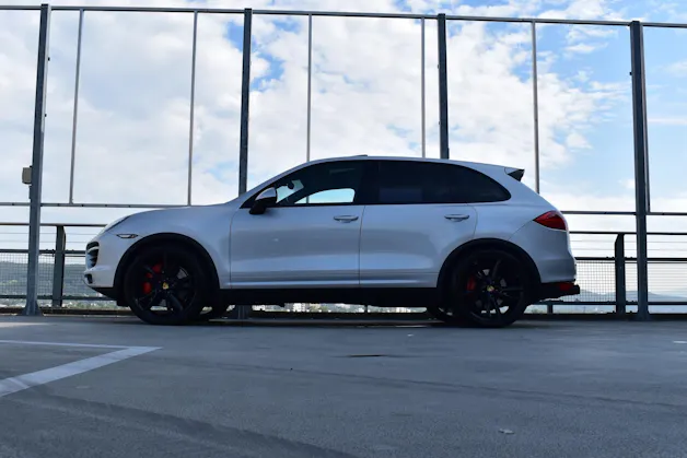 PORSCHE CAYENNE TURBO BLACK l 500 PS