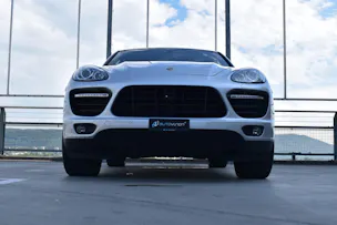 PORSCHE CAYENNE TURBO BLACK l 500 PS