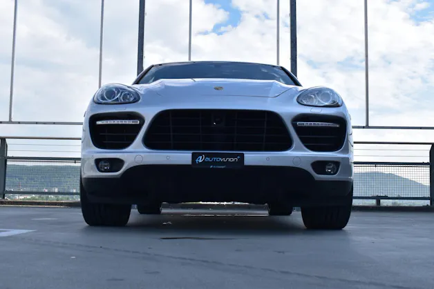 PORSCHE CAYENNE TURBO BLACK l 500 PS