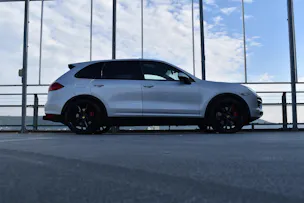 PORSCHE CAYENNE TURBO BLACK l 500 PS